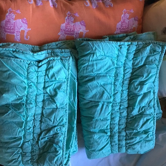 Pottery Barn Teen Pillow Shams in Color Pool (tealish green) - Picture 5 of 6